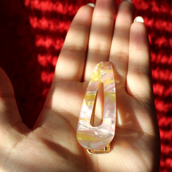 Unique Resin Hair Clips (I Take Offers) - Picture 5 of 7